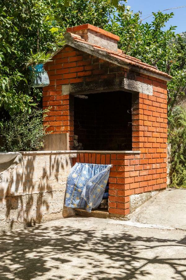 Comeissa Komiža Exterior foto